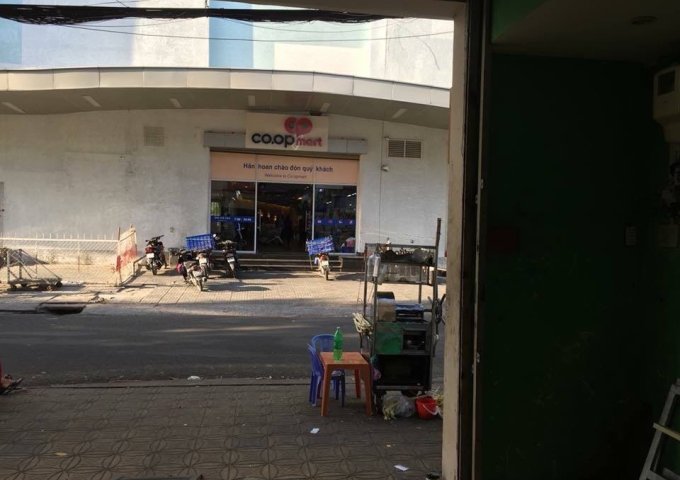 Bán nhà 2 lầu mâm đúc kiên cố mặt tiền đường Ngô Văn Sở đối diện siêu thị Coopmart . Giá 10.5 tỷ . Đang cho thuê làm quán cà phê .