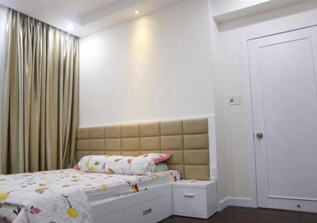 Cho thuê căn hộ Phú Hoàng Anh, 3 phòng ngủ, 130m2, nội thất gỗ cao cấp, giá 12tr/tháng