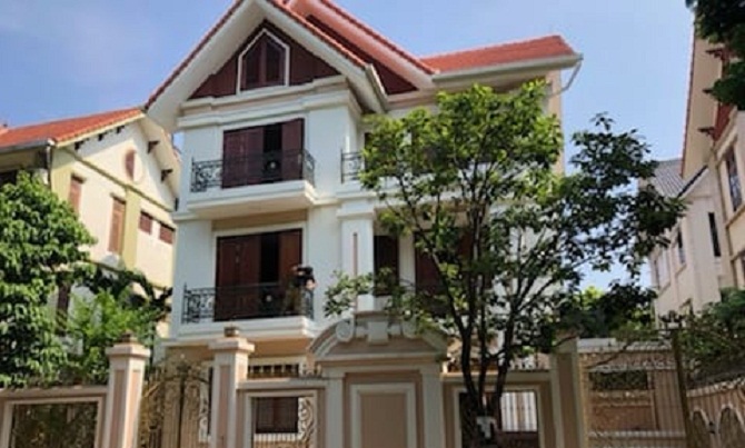 Bán nhà biệt thự KĐT Dịch Vọng, Cầu Giấy, 230m2, 3 tầng, giá 46.5 tỷ