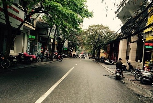 Cho thuê nhà mặt phố Nguyên Hồng, Đống Đa, 120 m2 x 2 tầng, giá 45 triệu/tháng. 0967939470