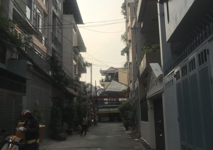 Cần tiền bán gấp nhà hẻm 477 Nguyễn Văn Công, P3, Gò Vấp, 8.3x11.6m, 4 tầng, giá 11.2 tỷ