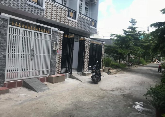 Bán gấp nhà 3 tầng 4PN (3 x 13)m, tại đường Nguyễn Bình ngay UBND huyện Nhà Bè, vào ở ngay
