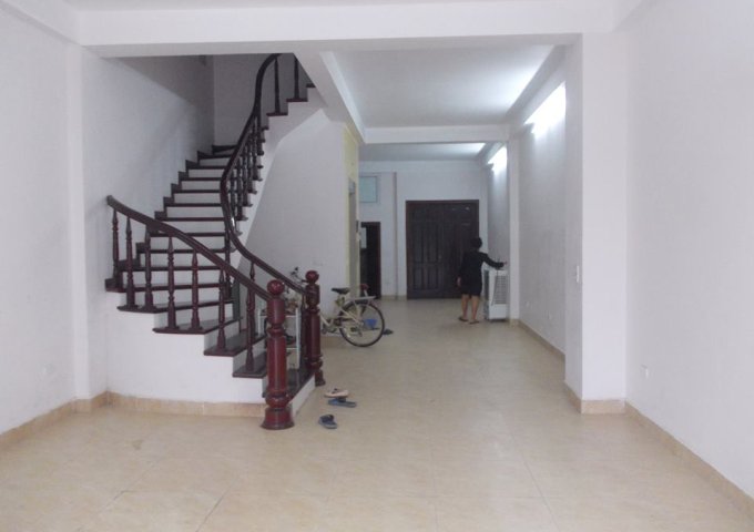 Cho thuê nhà riêng tại Giang Biên, 90m2, mặt tiền 6m, 2 tầng. Giá 17 triệu/ tháng. LH: 0342932299