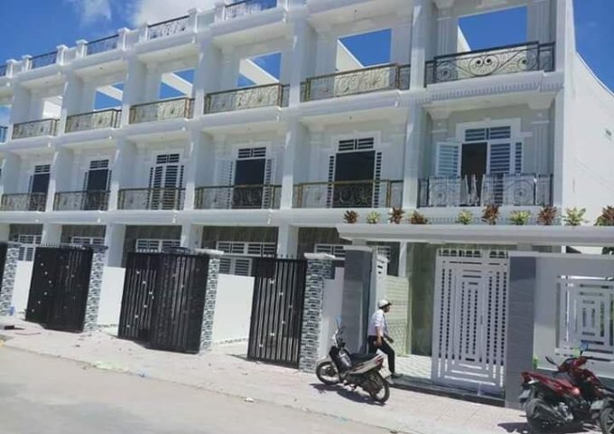 Nhà phố liền kề, ngã tư Xoài Đôi, Bình Chánh