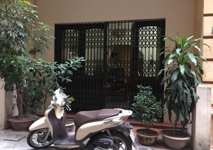 Bán nhà tại ngõ 210 Hoàng Quốc Việt, 3 tầng, 57m2, MT 4.5m, ngõ 4.5m, ô tô đỗ cửa, Chính chủ 0913.003992.
