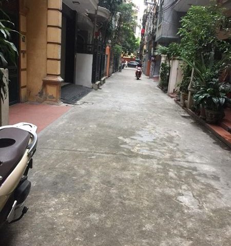Bán nhà tại ngõ 210 Hoàng Quốc Việt, 3 tầng, 57m2, MT 4.5m, ngõ 4.5m, ô tô đỗ cửa, Chính chủ 0913.003992.