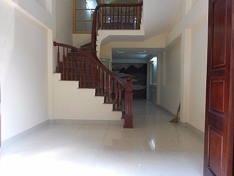 Bán nhà Ngõ 575 Kim Mã 32m2 x 5T 5,95 tỷ  ngõ ô tô thông Lên đê la thành