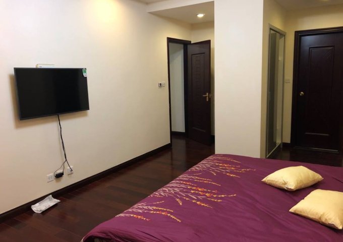 .Cho thuê căn hộ chung cư Royal City 72A Nguyễn Trãi, 2PN sáng, full nội thất thiết kế, 16 tr/tháng