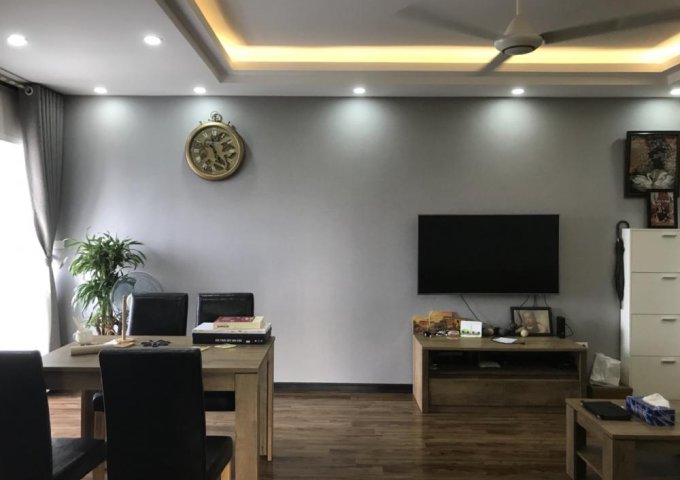 Chính chủ cần bán căn hộ 137 Nguyễn Ngọc Vũ đẹp lung linh diện tích 76,6m2- 2PN.0964897596