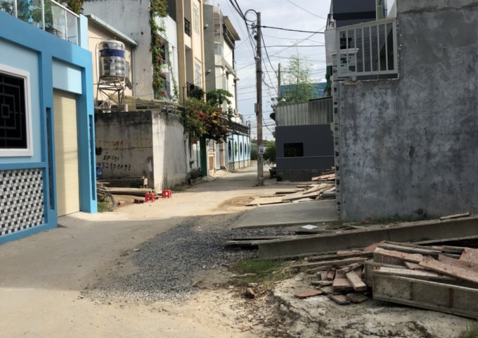Lô góc 2 mặt tiền 75.6m2 đường Gò Cát, Phú Hữu, Quận 9, giá 37tr/m2, sổ hồng riêng