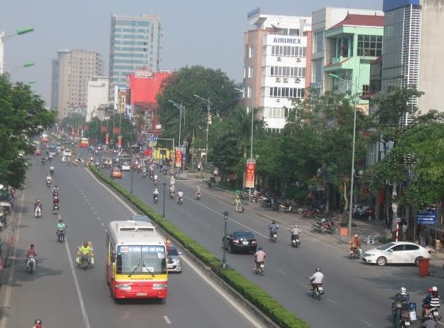 Mặt phố To đùng Nguyễn Văn Cừ, Vỉa hè rộng, 4 tầng, mặt tiền hơn 4m, nhỉnh 4 tỷ
