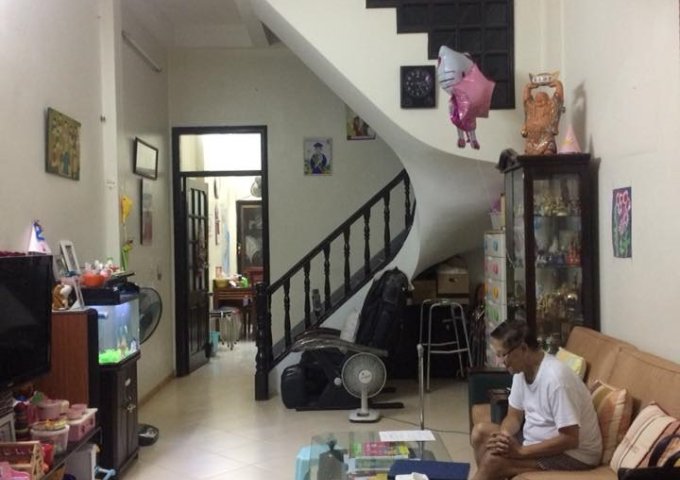 Bán nhà mặt phố Khương Thượng, đang cho thuê 30 triệu/tháng. Giá 7.5tỷ