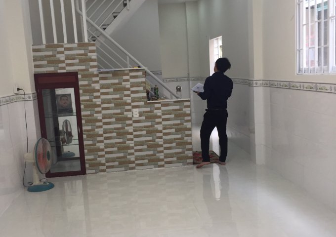 Bán nhà hẻm 243 Hoàng Diệu, P8, Q4, DT: 3,4x10m, giá: 3,75 tỷ