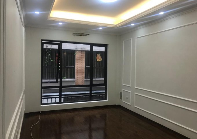 Bán nhà số 15 ngõ 211 phố Giáp Nhất, Thanh Xuân. DT 60m2x5T mới tinh, ôtô vào nhà . giá 6,2 tỷ