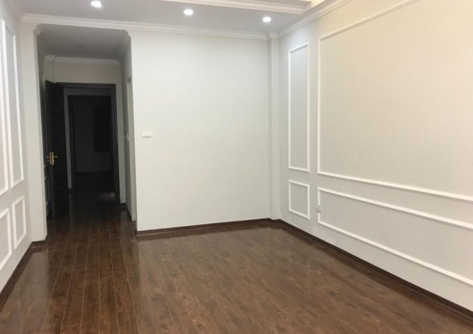 Bán nhà số 15 ngõ 211 phố Giáp Nhất, Thanh Xuân. DT 60m2x5T mới tinh, ôtô vào nhà . giá 6,2 tỷ