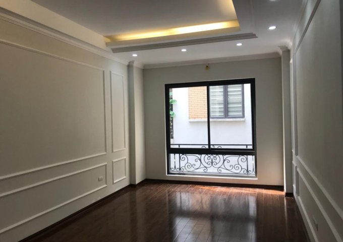 Bán nhà số 15 ngõ 211 phố Giáp Nhất, Thanh Xuân. DT 60m2x5T mới tinh, ôtô vào nhà . giá 6,2 tỷ