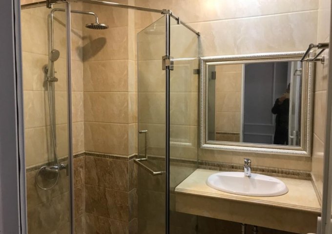 Bán nhà số 15 ngõ 211 phố Giáp Nhất, Thanh Xuân. DT 60m2x5T mới tinh, ôtô vào nhà . giá 6,2 tỷ