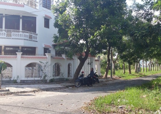 Cần bán biệt thự góc 2 mặt tiền khu 13C Bình Chánh