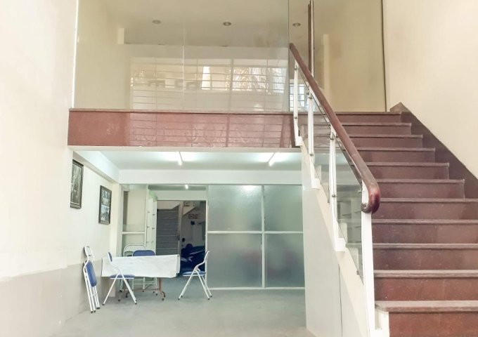Cho thuê nhà ngõ 217 Đê La Thành, 16 Hoàng Cầu, 6 tầng thang máy, MT 5m giá 33tr/tháng
