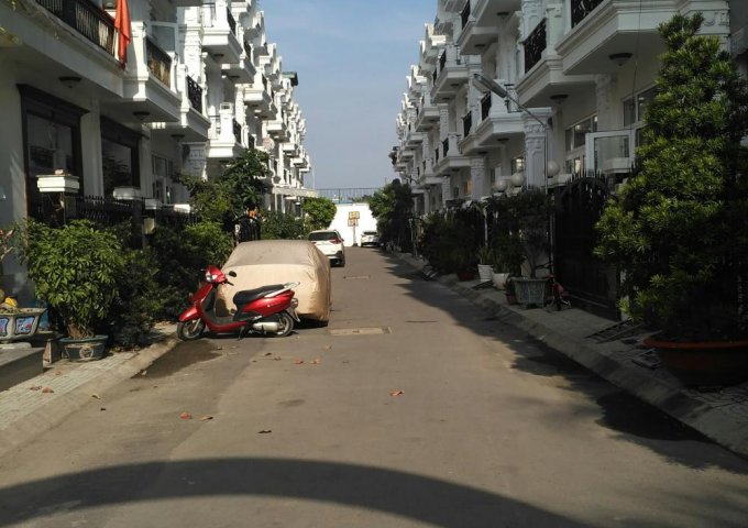 Nhà phố liền kề trong khu villa Anh Đào, ngay Hà Huy Giáp, Q12