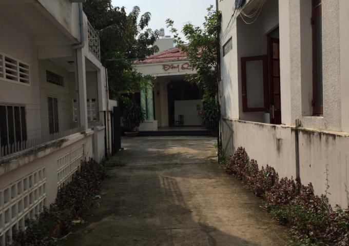 Bán nhà hàng Đồng Quê, diện tích 1,800m2, tại đường Hậu Giang, Quận 6