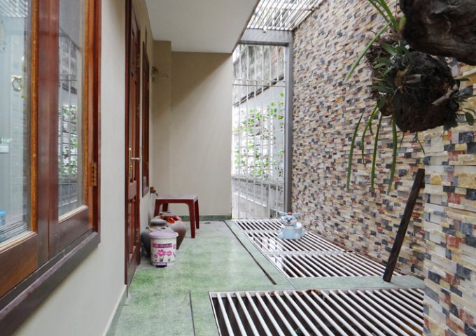 Cho thuê nhà phố Đặng Văn Ngữ, 100m2 x 7.5T có thang máy, điều hòa sàn gỗ giá 75tr/th, 0985878587