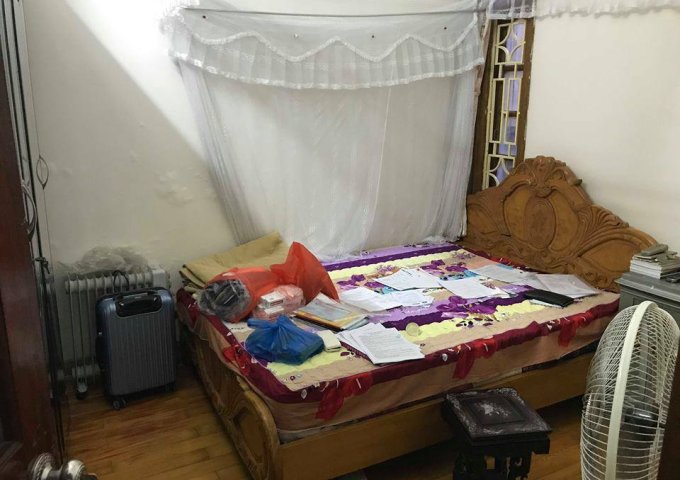 Bán nhà ngõ 61 Thái Thịnh, diện tích 35m2, 5 tầng, nhà đẹp ở ngay, LH 0972 414 215