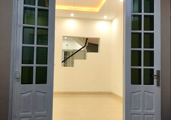 Bán gấp nhà 62m2 tại ngõ 82 Phú Thượng, Tây Hồ, Hà Nội. Nhà mới sạch sẽ chỉ việc dọn về đón tết