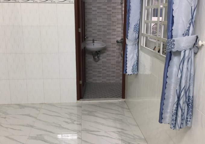 Bán gấp nhà hẻm 196 Tôn Thất Thuyết, P3, Q4, DT: 4,4x7m, giá: 3,2 tỷ