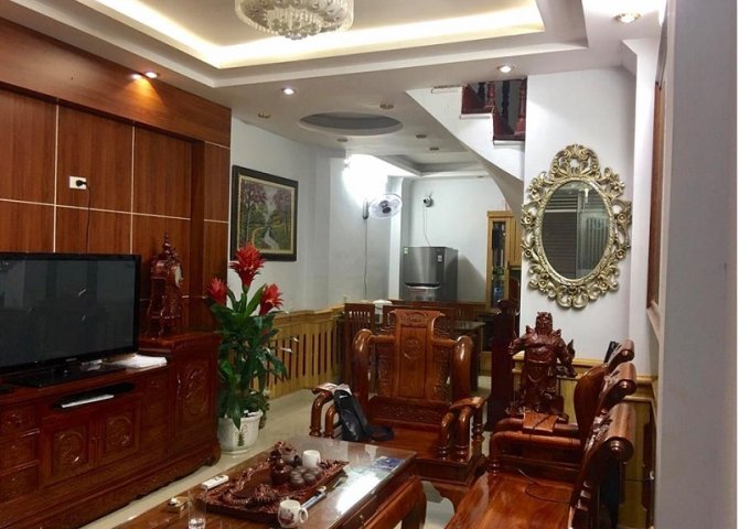 Chính chủ cần bán nhà mặt phố Trần Quang Diệu, quận Đống Đa. Diện tích 100m2, 4 tầng
