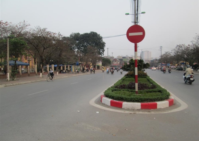 Bán gấp LK chung cư viện Bỏng, gần Phùng Hưng, 70m2, 4 tầng, trước nhà để chục cái ô tô, 5,8 tỷ