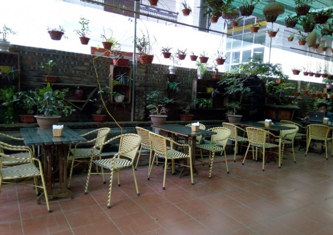 Sang nhượng quán cafe sân vườn TDT 400 m2 (sân vườn 100 m2 + nhà 300 m2) MT 14 m khu đô thị Văn Khê Q.Hà Đông HN