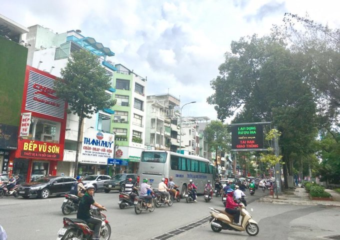 Bán nhà trung tâm 152 Nguyễn Thái Bình, Q. 1, giá siêu hot. Xem ngay