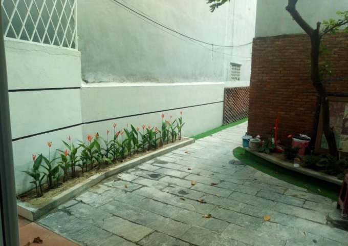 Cần bán nhanh nhà cấp 4 sân vườn, kiệt Nguyễn Hoàng, trung tâm thành phố