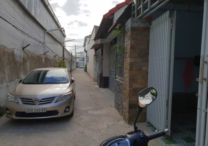 Bán nhà hẻm 127 đường Mậu Thân nối dài xe ô tô đậu trong nhà, giá dưới 3 tỷ