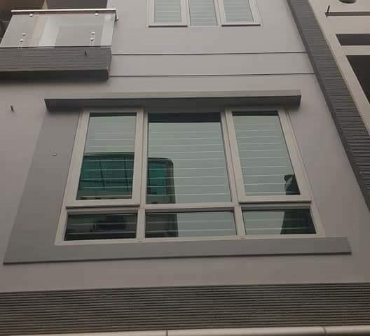 Chính chủ cho thuê nhà mặt phố Cao Thắng 1 trệt, , 4 lầu, 1 sân thượng , DT (3.6*15m)nhà mới, giá 3000$/tháng