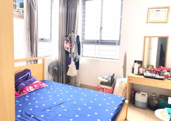 CC cần bán CHCC CT2 C2 VOV Mễ Trì, 61m2, 2 PN, 1 WC, căn 2MT nên sáng sủa, giá 1,6 tỷ(TL)