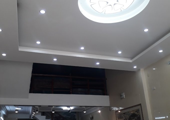 Bán nhà 3 tầng mặt đường kinh doanh phường Trường CHinh , thành phố Vinh