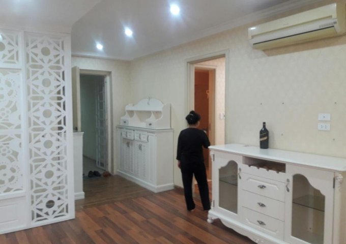 Cho thuê căn hộ chung cư Fafilm- Ocenbank, số 19 Nguyễn Trãi diện tích 120m2, 3 phòng ngủ, giá 10tr/tháng. Call 0987.475.938. 