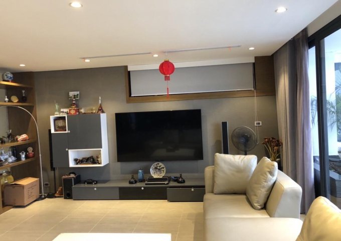 Cho thuê căn hộ chung cư tòa nhà 183 Nguyễn Lương Bằng diện tích 70m2, 2 PN, giá 10tr/th