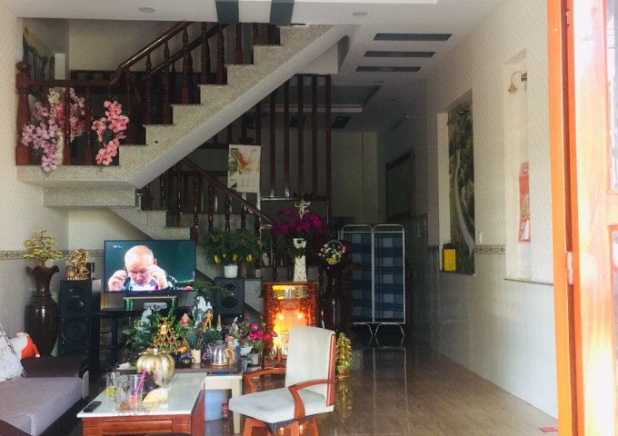 Cần bán nhà 1 lầu trệt, lô góc kinh doanh gần DT746 Tân Phước Khánh 