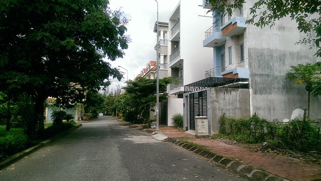 Cho thuê căn nhà 3 lầu DTSD 200m2, 3 PN, tại khu dân cư Nam Long, đường Đỗ Xuân Hợp Q. 9