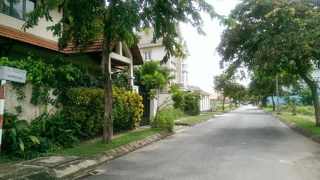 Cho thuê căn nhà 3 lầu DTSD 200m2, 3 PN, tại khu dân cư Nam Long, đường Đỗ Xuân Hợp Q. 9
