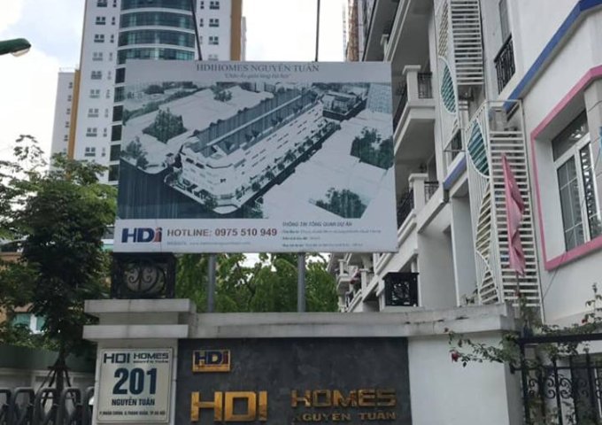 Bán gấp nhà LK khu Vip HDI 201 Nguyễn Tuân, 97m2, 5.5 tầng, giá ưu đãi