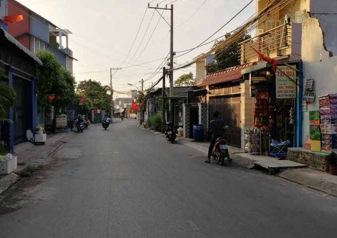 Nhà mặt tiền đường 102, Tăng Nhơn Phú A, gần chợ nhỏ, DT 77m2