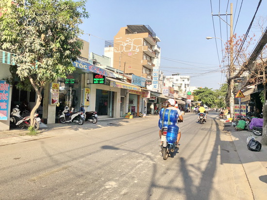 Bán gấp nhà mặt tiền vị trí đẹp tiện KD đường Bùi Văn Ba, phường Tân Thuận Đông