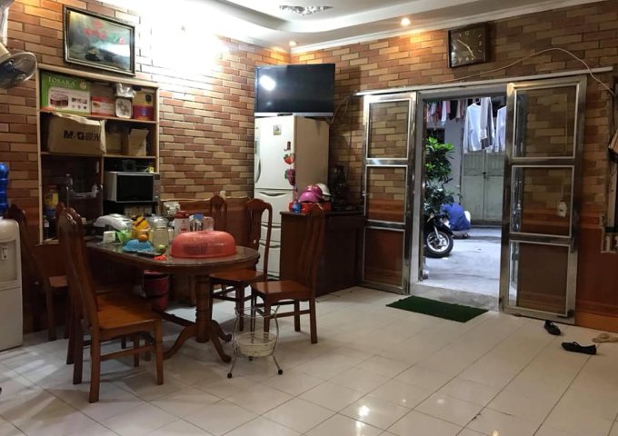 Bán nhà tầng 1, tập thể Viện Khoa học Giao thông Vận tải, ngõ 1194 Láng, diện tích 52m2