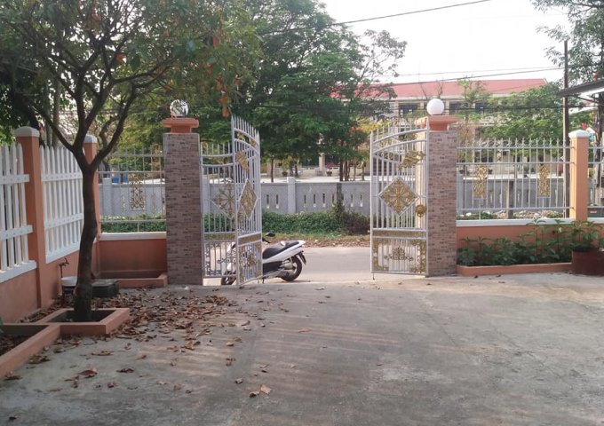 Cho thuê nhà mặt tiền đối diện trường Nguyễn Hoàng
