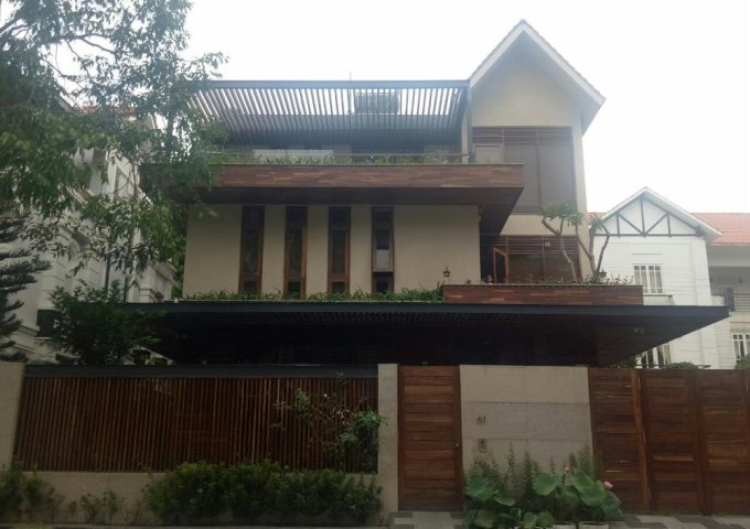 Nhà mới sửa, sơn xong cần cho thuê gấp tại biệt thự Mỹ Giang, PMH, Q7, giá 30tr LH: 0915428811