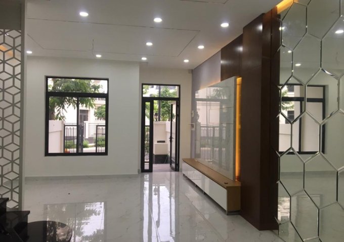 Cần cho thuê văn phòng 140m2 đường Đinh Tiên Hoàng, Q1, đối diện dài tryền hình